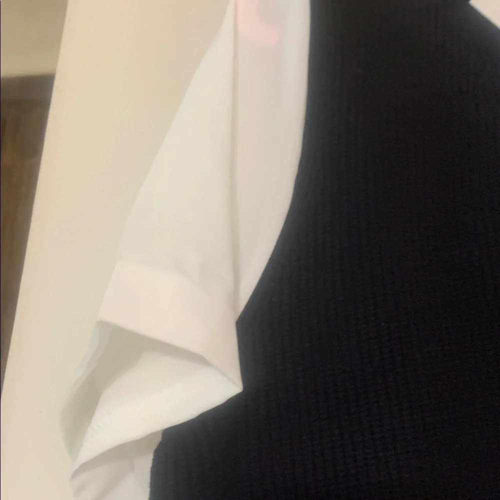 Black Knit Collared vest with White Collar(spare room) - Picture 4 of 5